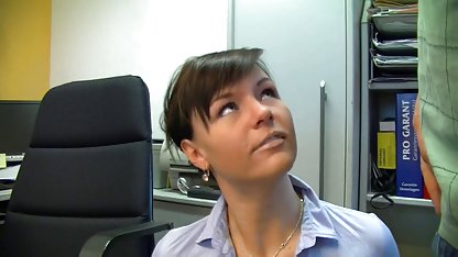 Tetangga saya bpkep inggris membantu istri saya