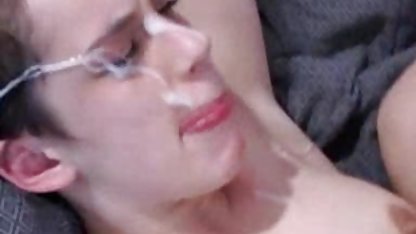Wanita bokep lesbi inggris dewasa menggoda dia.