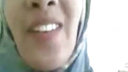 Model cantik berpose topless di luar vidio bokep inggris